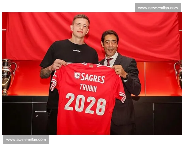 大马丁自荐加盟曼联！4000 万镑转会费曝光，阿根廷门神铁心投红魔