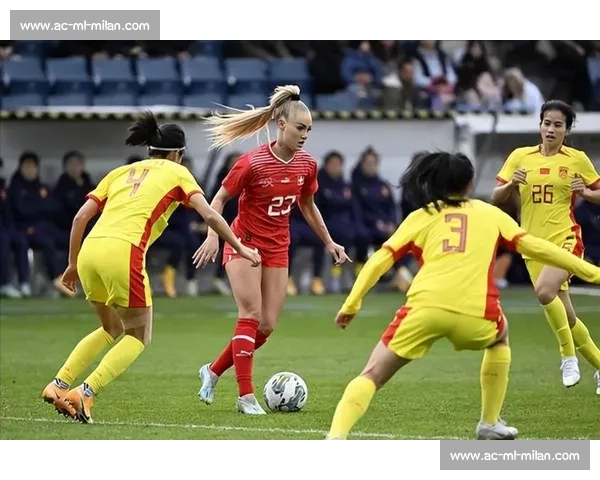 尤文女足艾丽莎 - 莱曼晒比基尼照：阳光沙滩尽显冠军风采